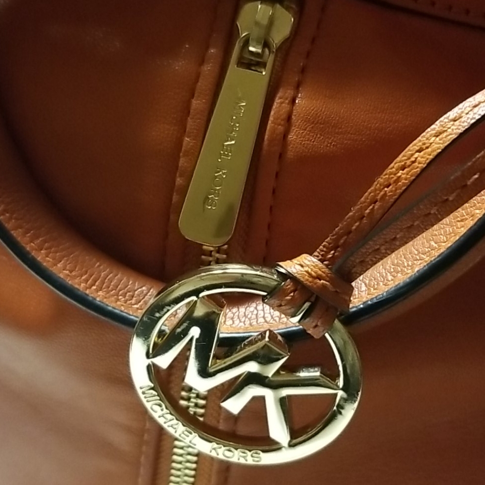 Michael Kors Bucket - Picture 16 of 16